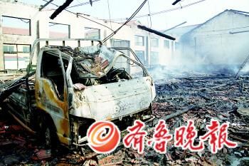 山东烟台包装厂凌晨起火 疑被辞退员工恶意纵火